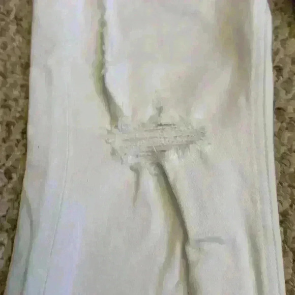 Altar’d State White Jeans Distressed at Waist, Knees and Ankles. Women’s Size 29 - Picture 5 of 15